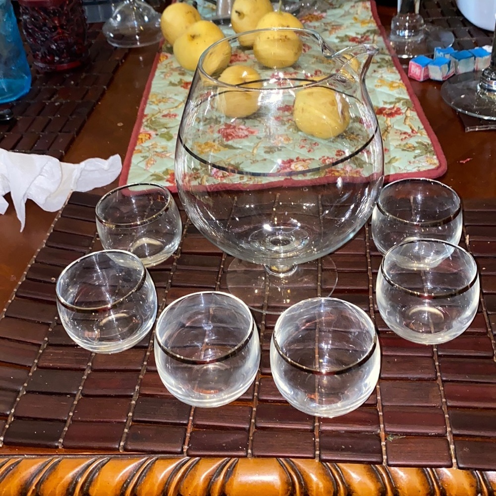 BOX41 Midcentury Martini Pitcher w/ 6 Glasses, silver band